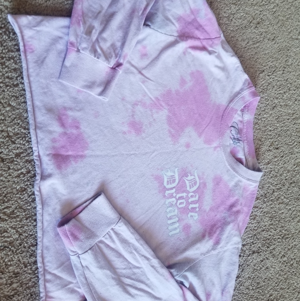 "Dare to dream" long sleeve crop top